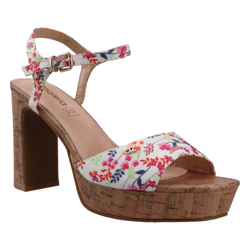 YASIEL-080_BLANCOFLORAL_1.jpg